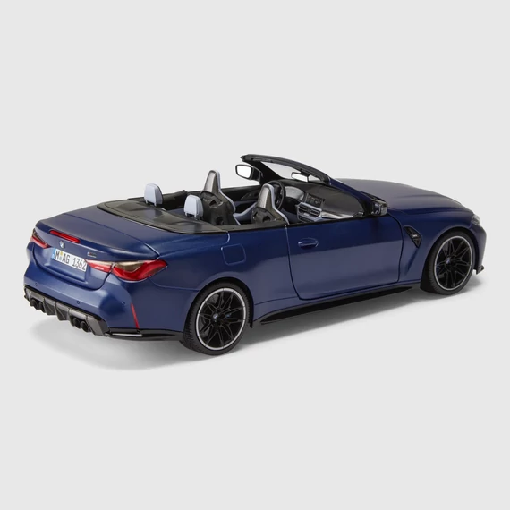 BMW M4 CABRIO (G83) modellautó 1:18 kék (Portimao Blue) oldalnézet
