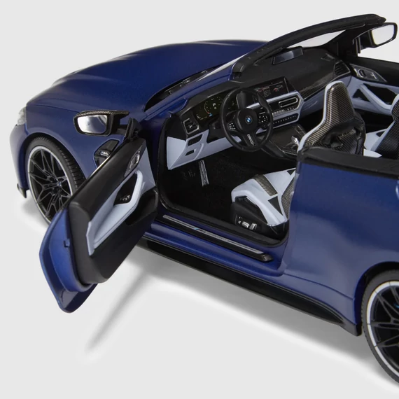 BMW M4 CABRIO (G83) modellautó 1:18 kék (Portimao Blue) részletes belső tér nyitható ajtóval