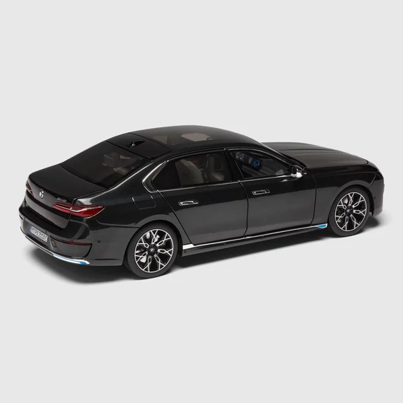 BMW i7 modellautó 1:18 oldalnézet