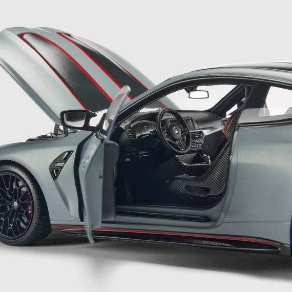BMW M4 CSL (G82) modellautó 1:18 szürke (Brooklyn Grey) részletes belső térrel, nyitható ajtókkal