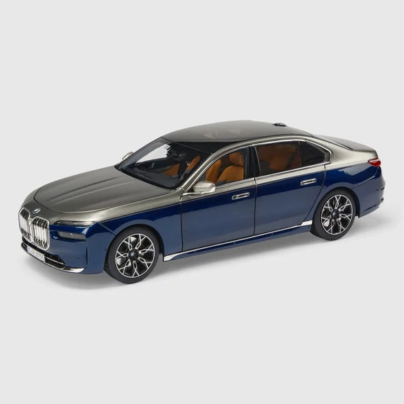 BMW i7 modellautó 1:18 kék-szürke (Tanzanite Blue + Oxide Grey)