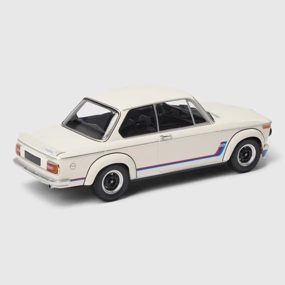 BMW 2002 TURBO modellautó 1:18 fehér oldalnézet