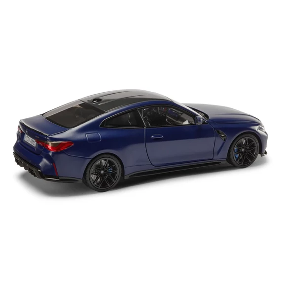 BMW M4 COUPE LCI (G82) modellautó 1:18 matt kék (Frozen Blue) oldalnézet