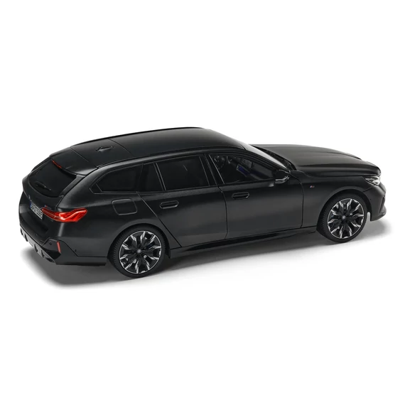 BMW I5 M60 TOURING modellautó 1:18 selyemfényű fekete (Fozen Black) oldalnézet