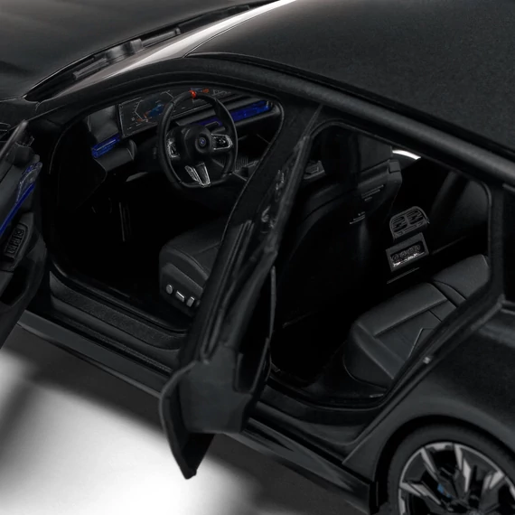 BMW I5 M60 TOURING modellautó 1:18 selyemfényű fekete (Frozen Black) részletes belső térrel, nyitható ajtókkal